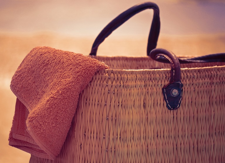 beach bag and towel 2079846 1920 - Wyróżnij się, czyli 7 sposobów, by zaskoczyć swoich gości podczas pobytu beach bag and towel 2079846 1920 - Wyróżnij się, czyli 7 sposobów, by zaskoczyć swoich gości podczas pobytu