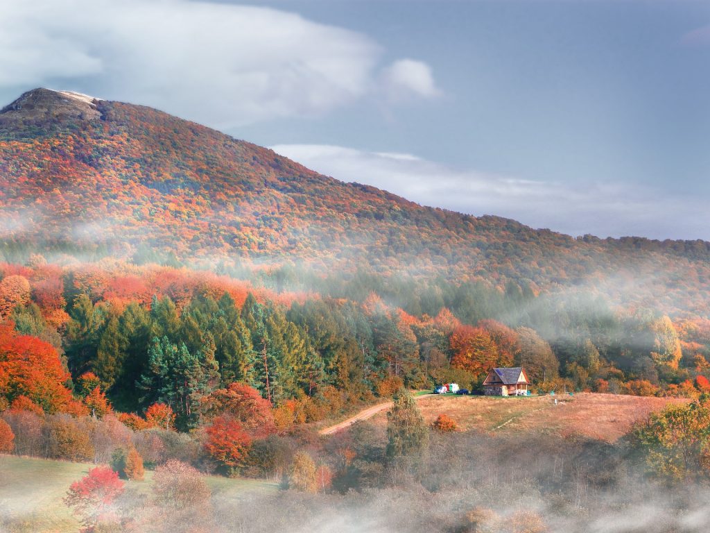 bieszczady 1321835 1920 1024x768 - Jesień w górach - pomysły na wrześniowe wyjazdy.