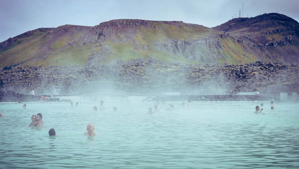 blue lagoon 4535986 1920 1024x579 - Termy - gdzie warto jechać? Wyjaśniamy, jak powstają gorące źródła