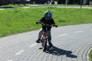 Za co dostaniesz mandat podczas jazdy na rowerze? child 3336934 1920 300x200 - Za co dostaniesz mandat podczas jazdy na rowerze?