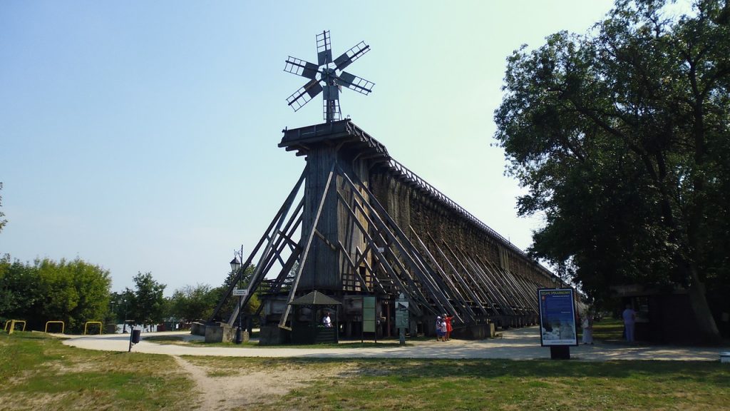 ciechocinek 3596871 1280 1 1024x576 - Ciechocinek - co zobaczyć w okolicy? Jak działają tężnie?