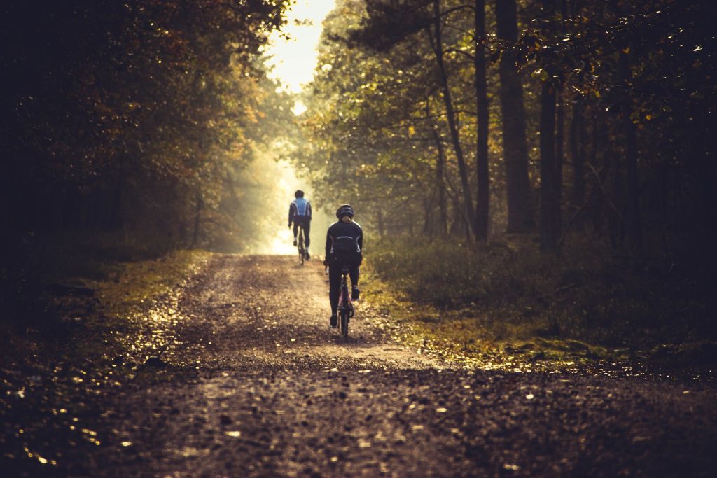 cycling 7564103 1920 1024x683 - Co robić jesienią w Polsce? - top3 inspiracji na jesienny wyjazd 