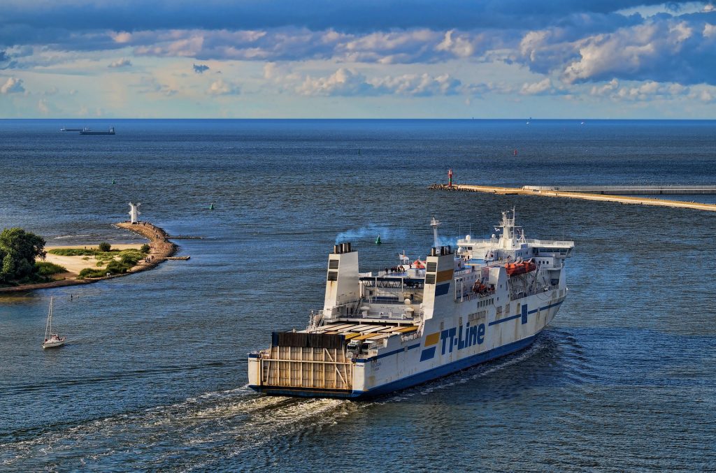 ferry 2028373 1920 1024x677 - Świnoujście - jak dojechać i co zwiedzać? Kraina 44 wysp bez tajemnic