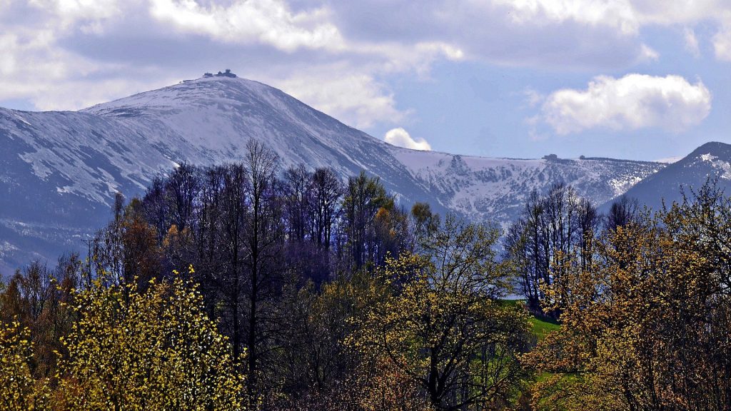 giant mountains g22436c9bc 1920 1024x576 - Parki Narodowe Polski - które są najchętniej polecane?