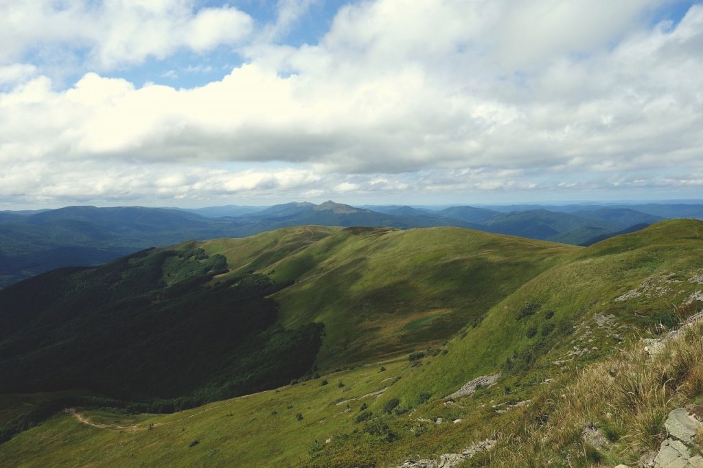 Atrakcje - Solina i okolice. Co warto zobaczyć w Solinie? mountains 2721820 1280 1 1024x682 - Atrakcje - Solina i okolice. Co warto zobaczyć w Solinie?