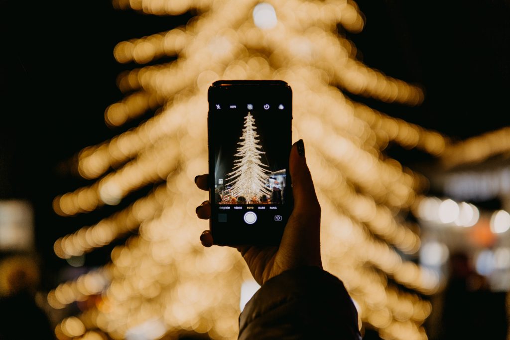 Obostrzenia od 15 grudnia - jak spędzimy święta i sylwester 2021? sabri tuzcu rYnQwRsNpE0 unsplash 1024x683 - Obostrzenia od 15 grudnia - jak spędzimy święta i sylwester 2021?