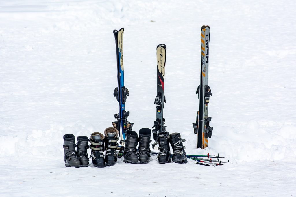 Jak przygotować się na narty? Praktyczne wskazówki. ski 2169625 1920 1024x683 - Jak przygotować się na narty? Praktyczne wskazówki.
