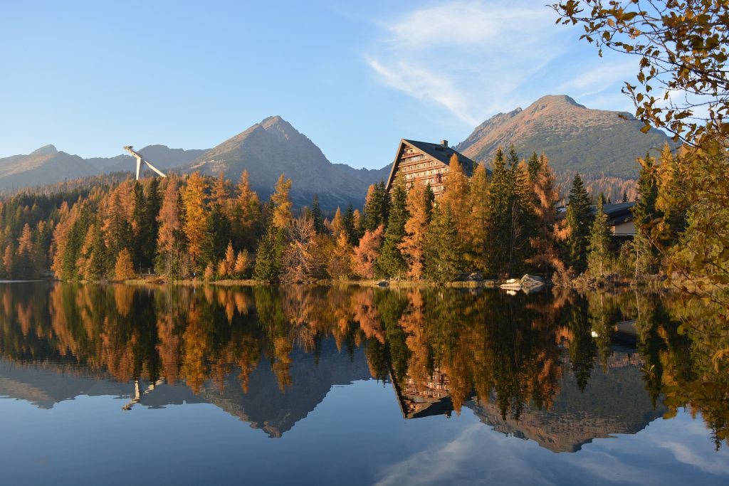 strba tarn 4818338 1920 1024x683 - Co robić jesienią w Polsce? - top3 inspiracji na jesienny wyjazd 