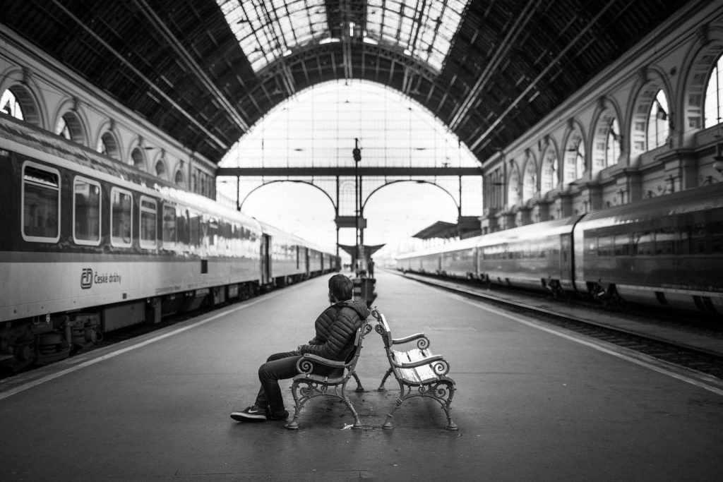 train station 1868256 1920 1024x683 - Jak przetrwać Blue Monday? - najlepiej w podróży! Gdzie wyjechać?